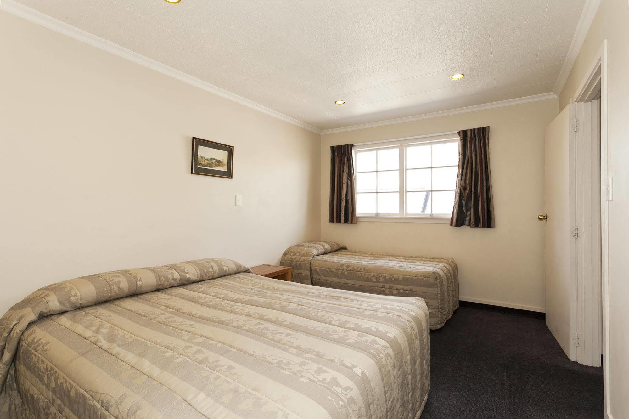 Colonial Inn Motel Christchurch Extérieur photo