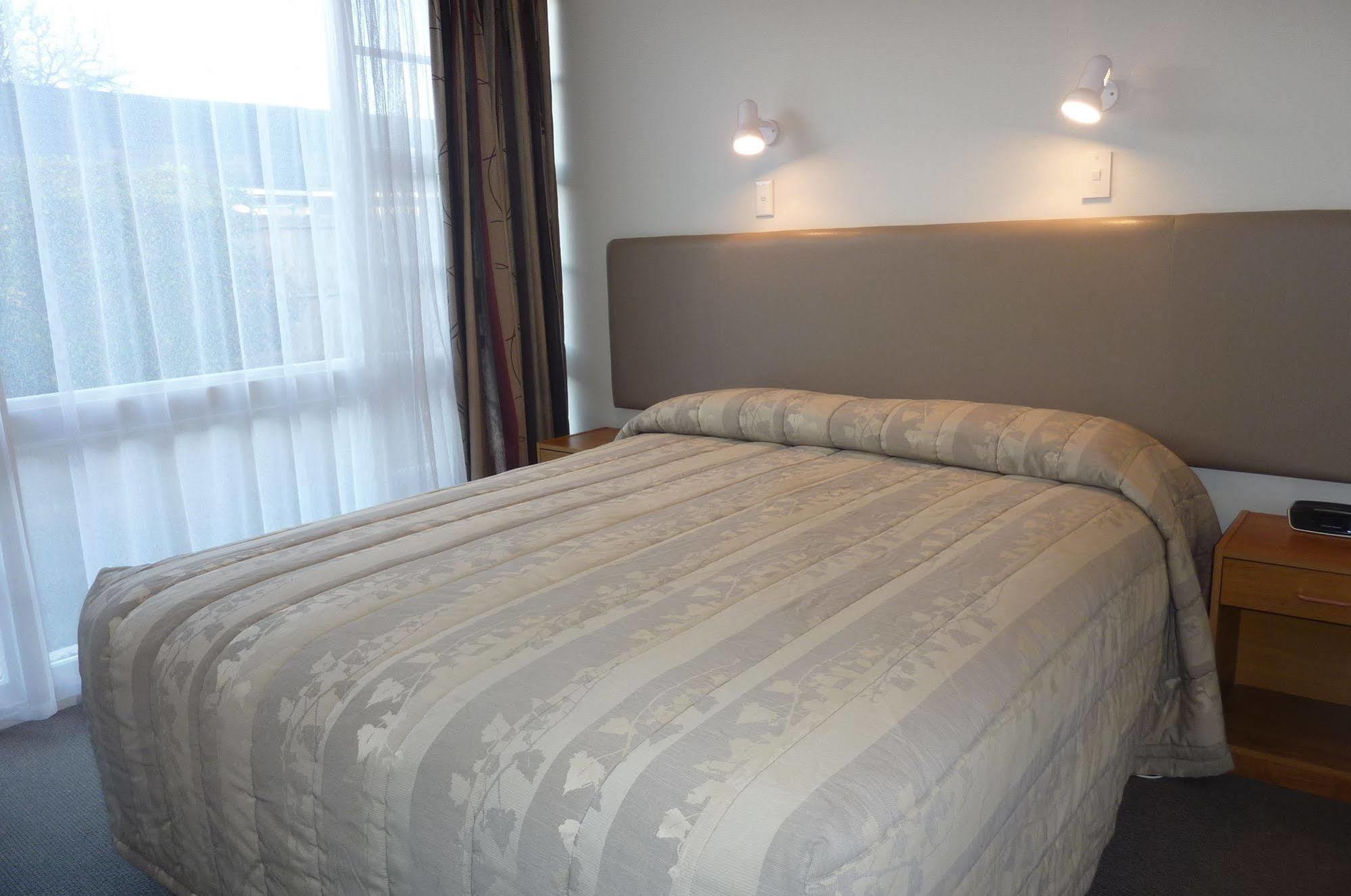 Colonial Inn Motel Christchurch Extérieur photo
