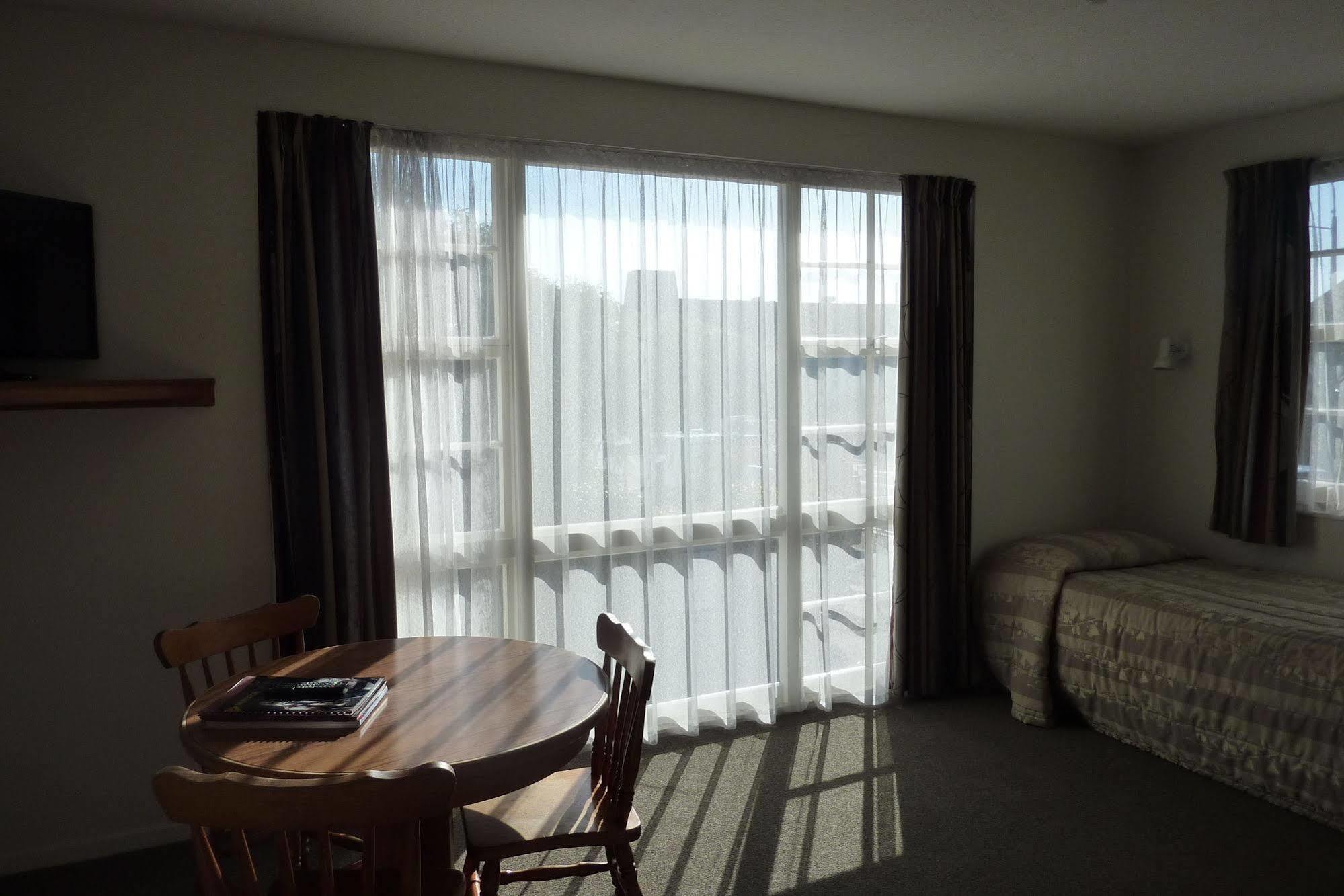 Colonial Inn Motel Christchurch Extérieur photo